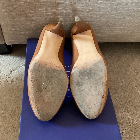 Stuart Weirzman camel color 38.5 pee toe pumps - Picture 3 of 4